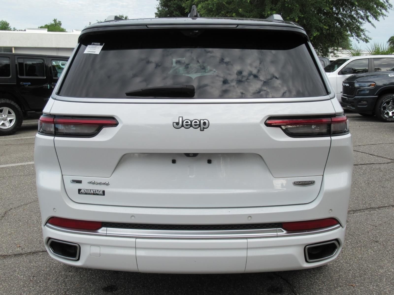 Used 2023 White Jeep Summit image 6