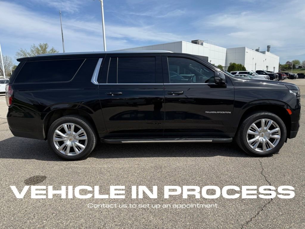 Used 2022 Chevrolet Suburban LT with VIN 1GNSKCKD4NR326480 for sale in Rochester, Minnesota