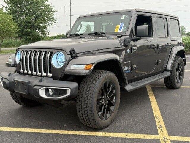 Used 2021 Granite Crystal Metallic Clearcoat Jeep Unlimited Sahara image 6