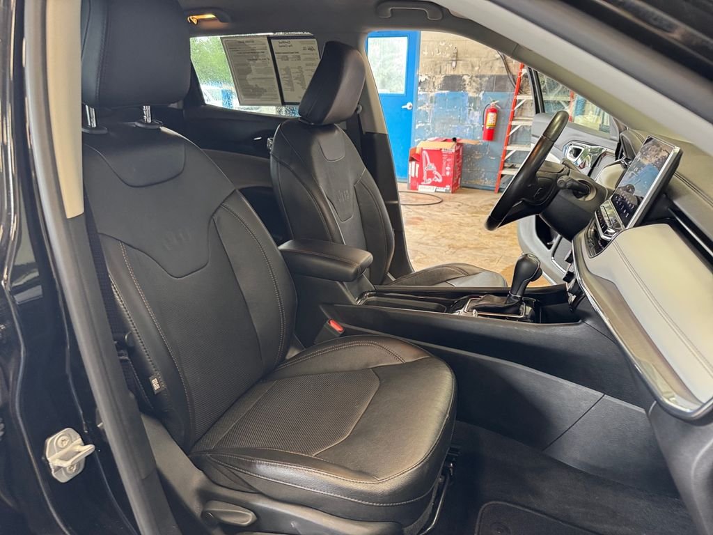 Used 2022 Diamond Black Jeep Limited image 18