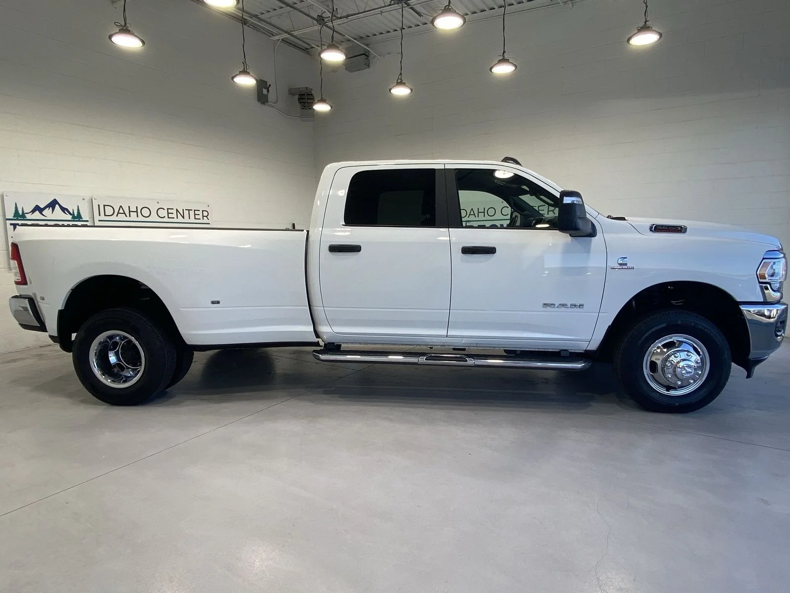 2024 RAM Ram 3500 Pickup Big Horn - Photo 9