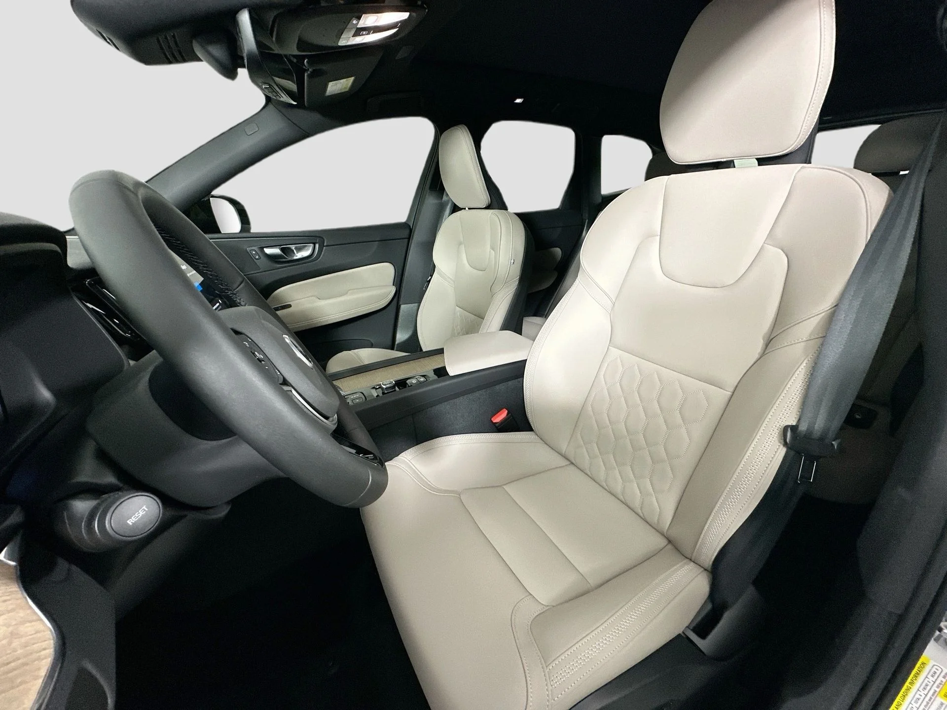 New 2026 White Volvo B5 Plus image 21
