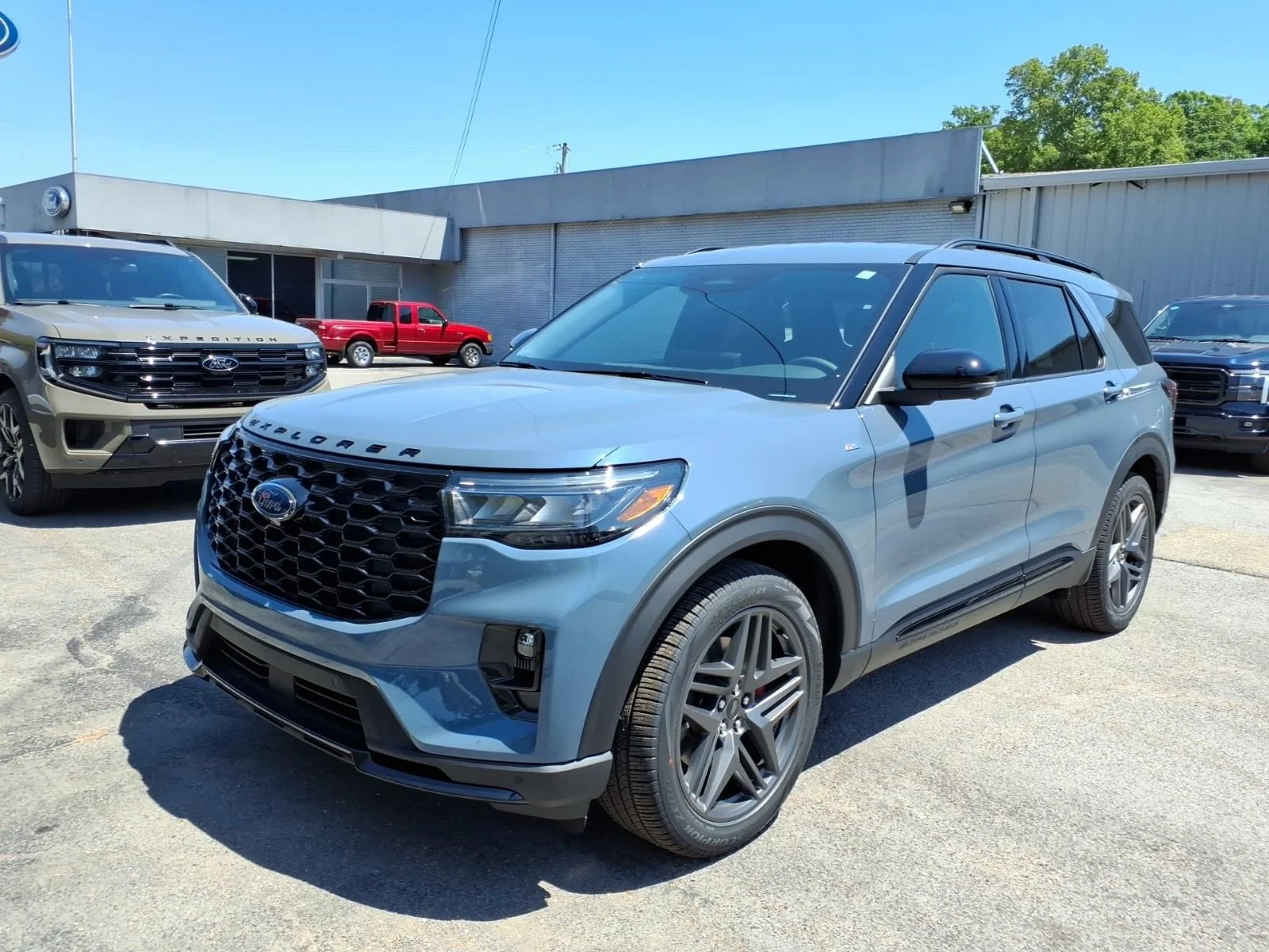 2026 Ford Explorer ST-LINE RWD's photo