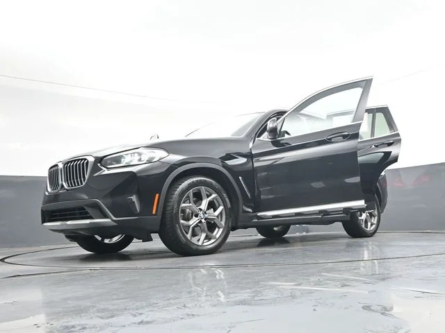Used 2022 Black BMW xDrive30i image 43