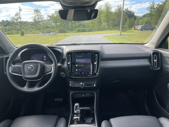 Used 2025 White Volvo Plus Dark Theme image 9