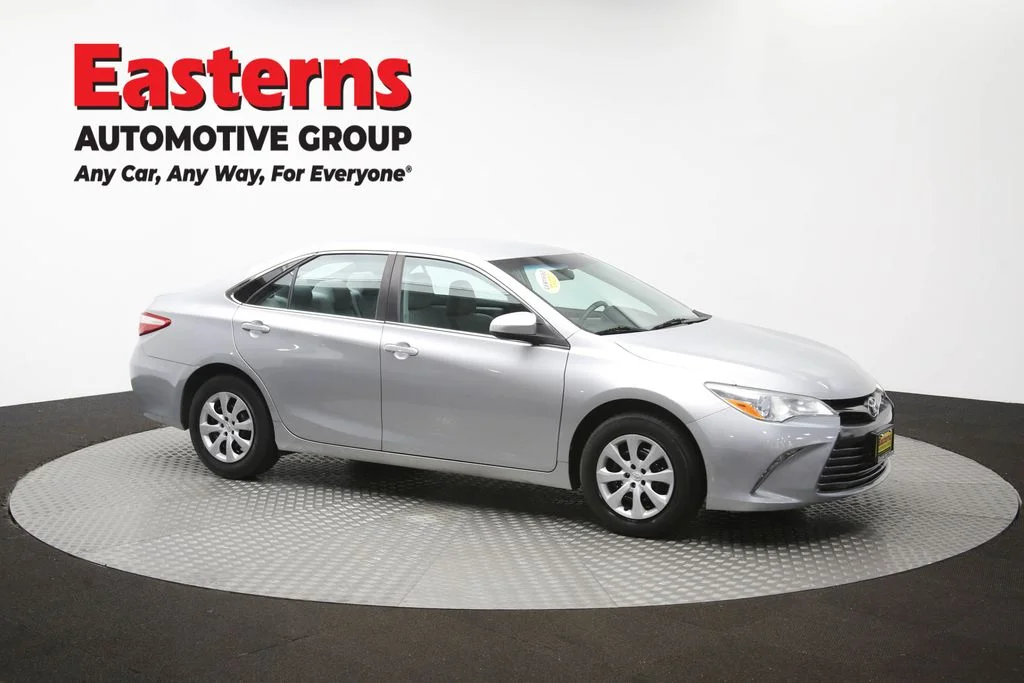 Used 2015 Silver Toyota LE image 46