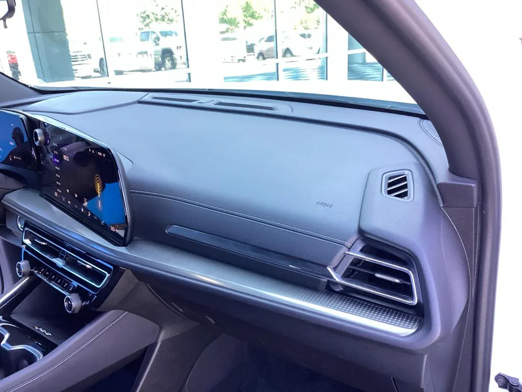 Used 2024 Summit White Chevrolet LT image 18