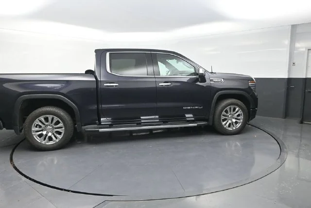 Used 2023 Silver GMC Denali image 10