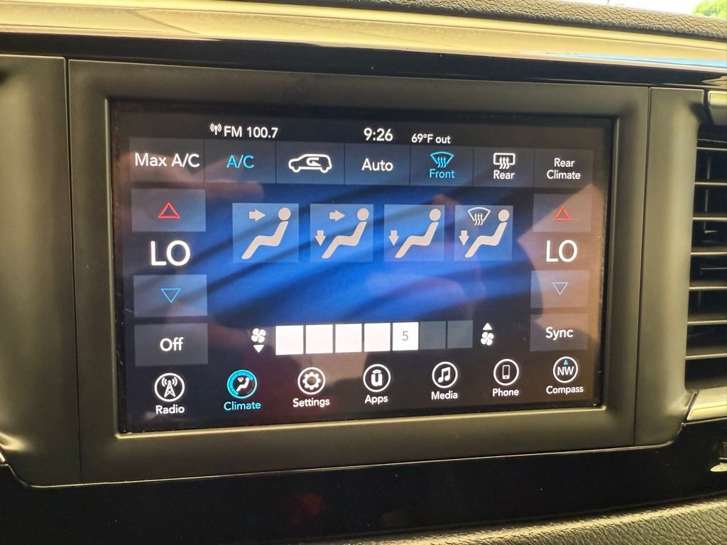 Used 2020 Brilliant Black Crystal Pearlcoat Chrysler Touring image 39