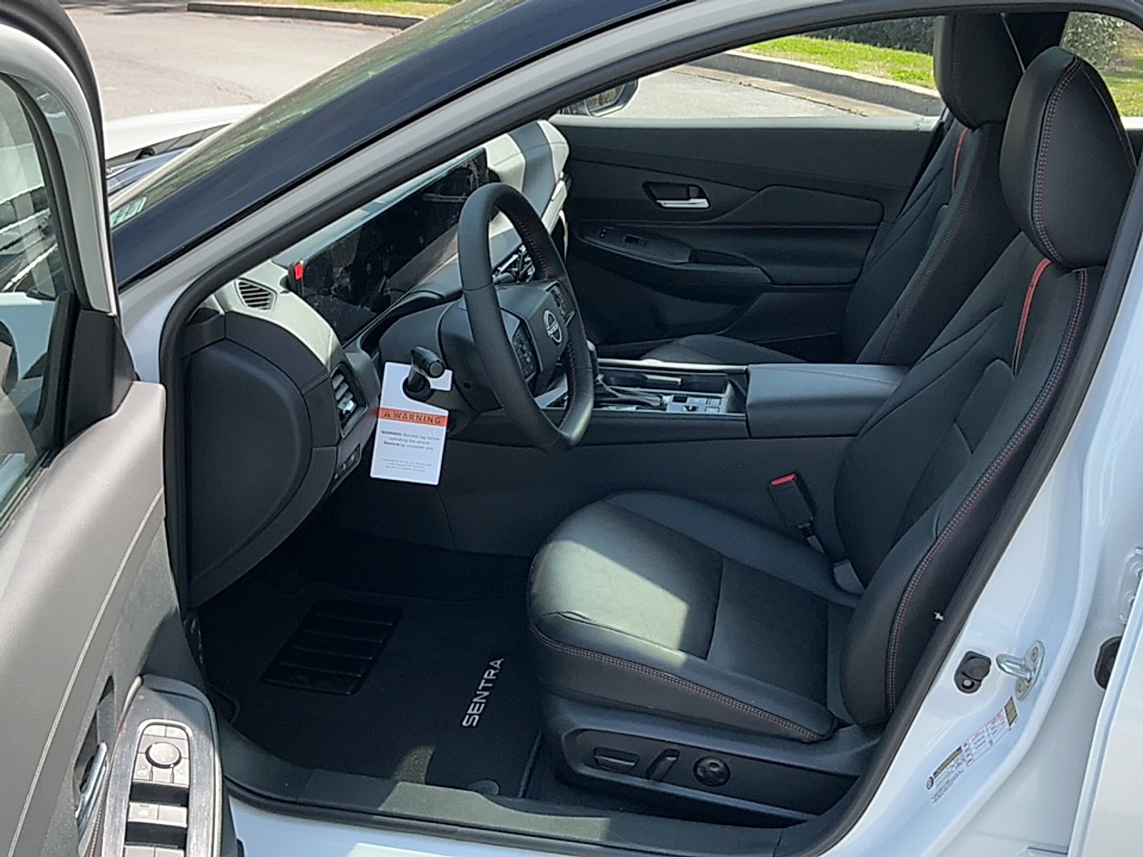New 2026 Aspen White Tricoat/Super Black Nissan SR image 13