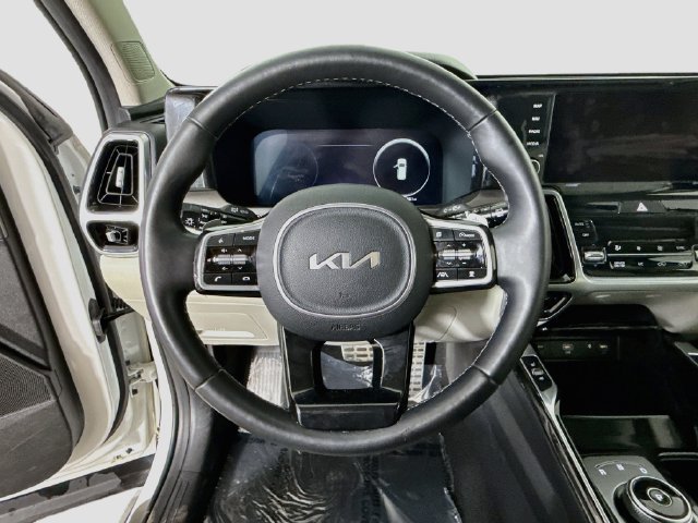 Used 2023 Snow White Pearl Kia SX Prestige image 9