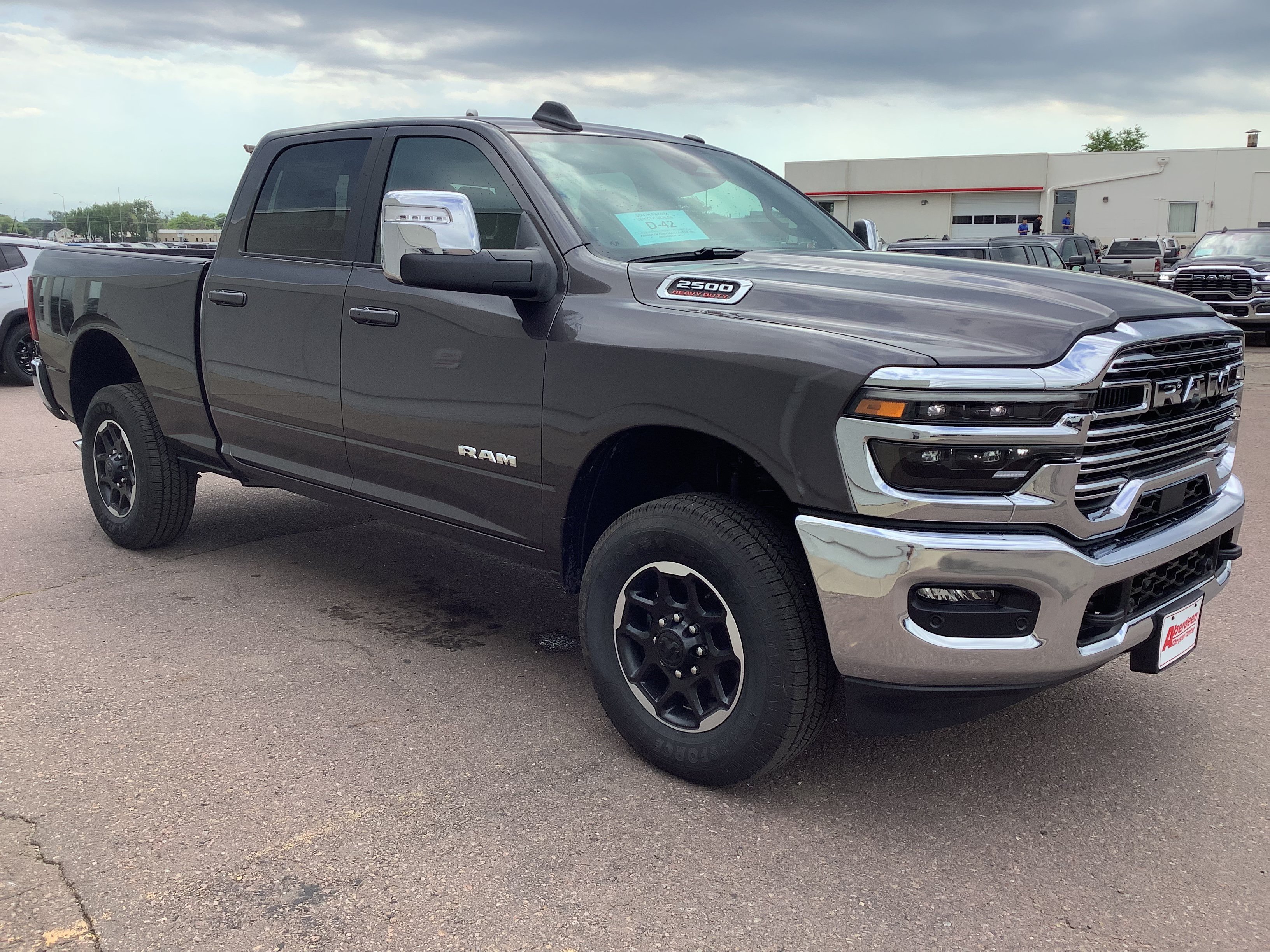 New 2026 Granite Crystal Metallic Clear-Coat Exterior Paint RAM Laramie image 4
