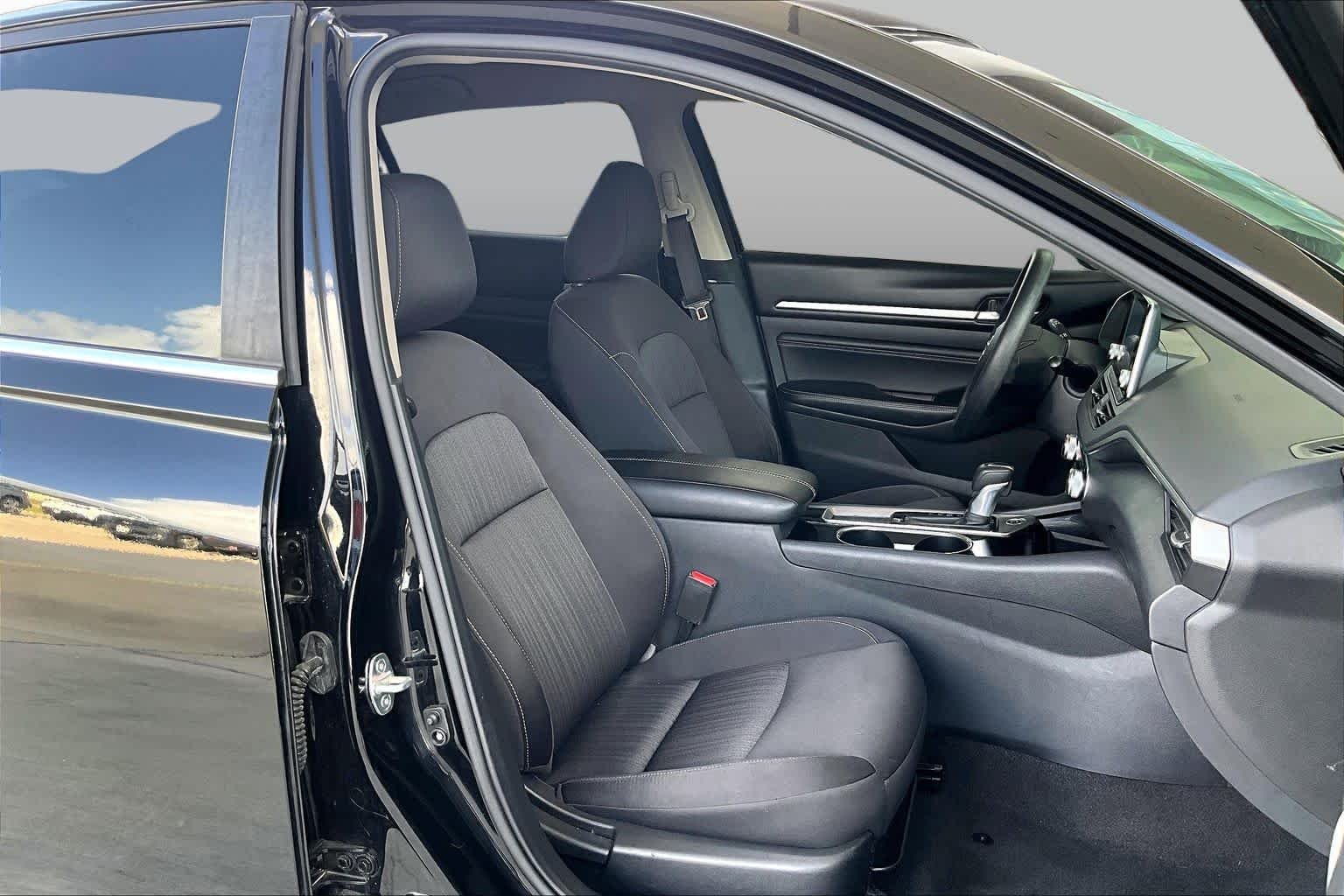 Used 2021 Super Black Nissan 2.5 SV image 9