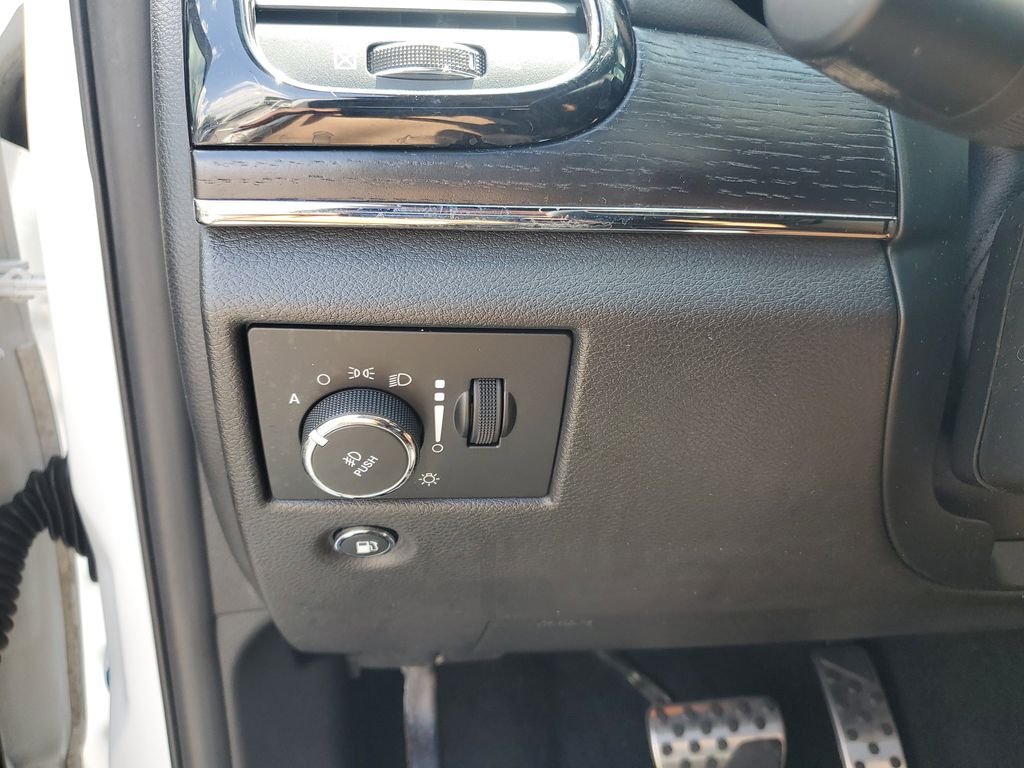 Used 2021 White Jeep Overland image 21