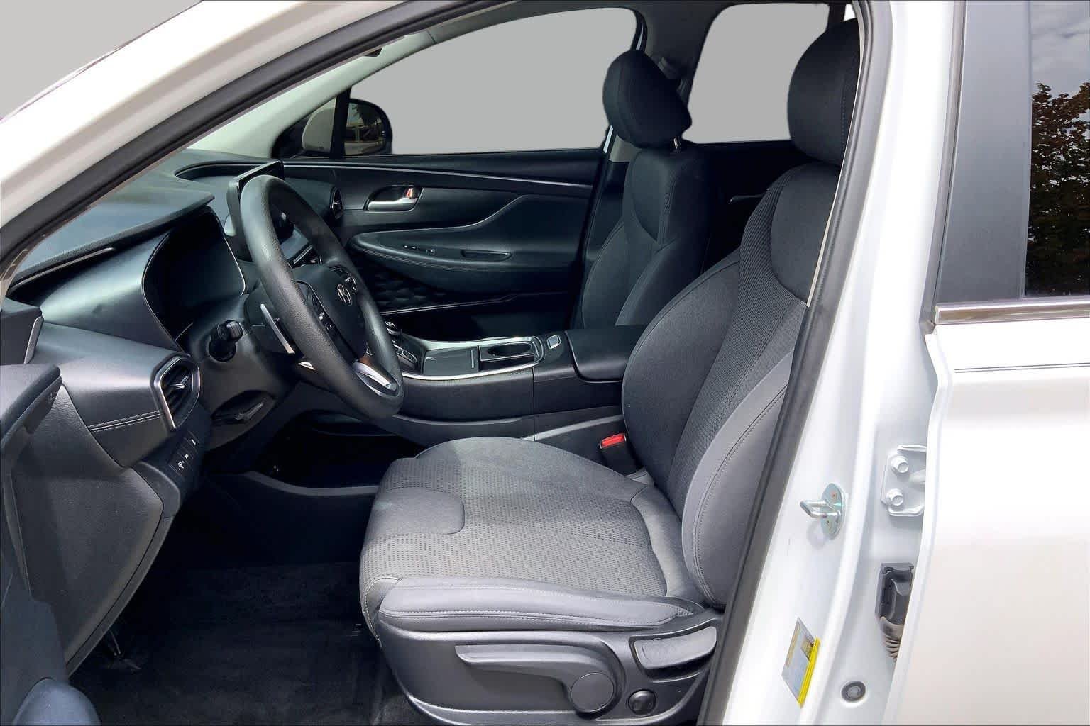 Used 2021 Quartz White Hyundai SE image 8