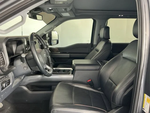 Used 2024  Ford Lariat image 9