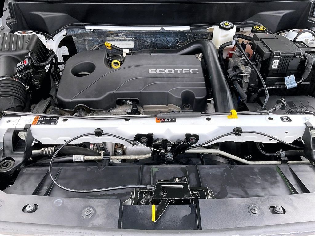 Used 2022 White GMC SLT image 29