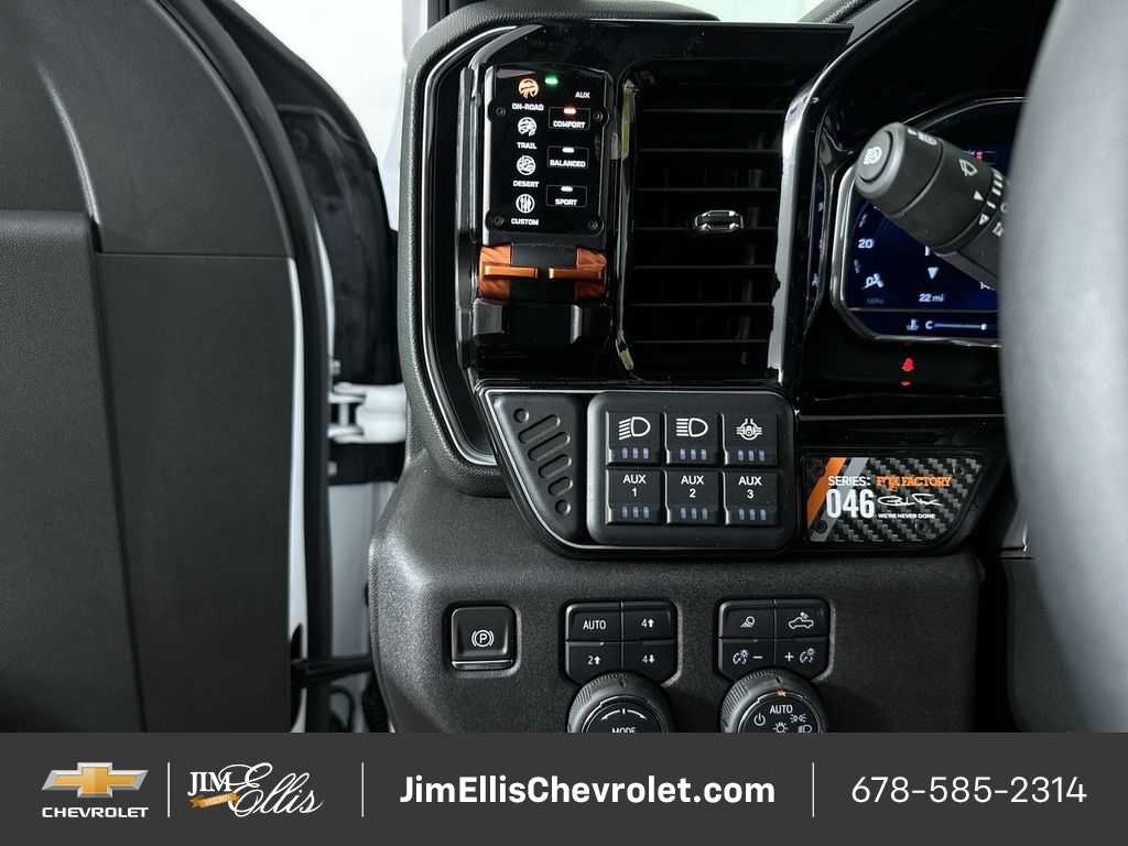 2025 Chevrolet Silverado 1500 LTZ - Photo 43
