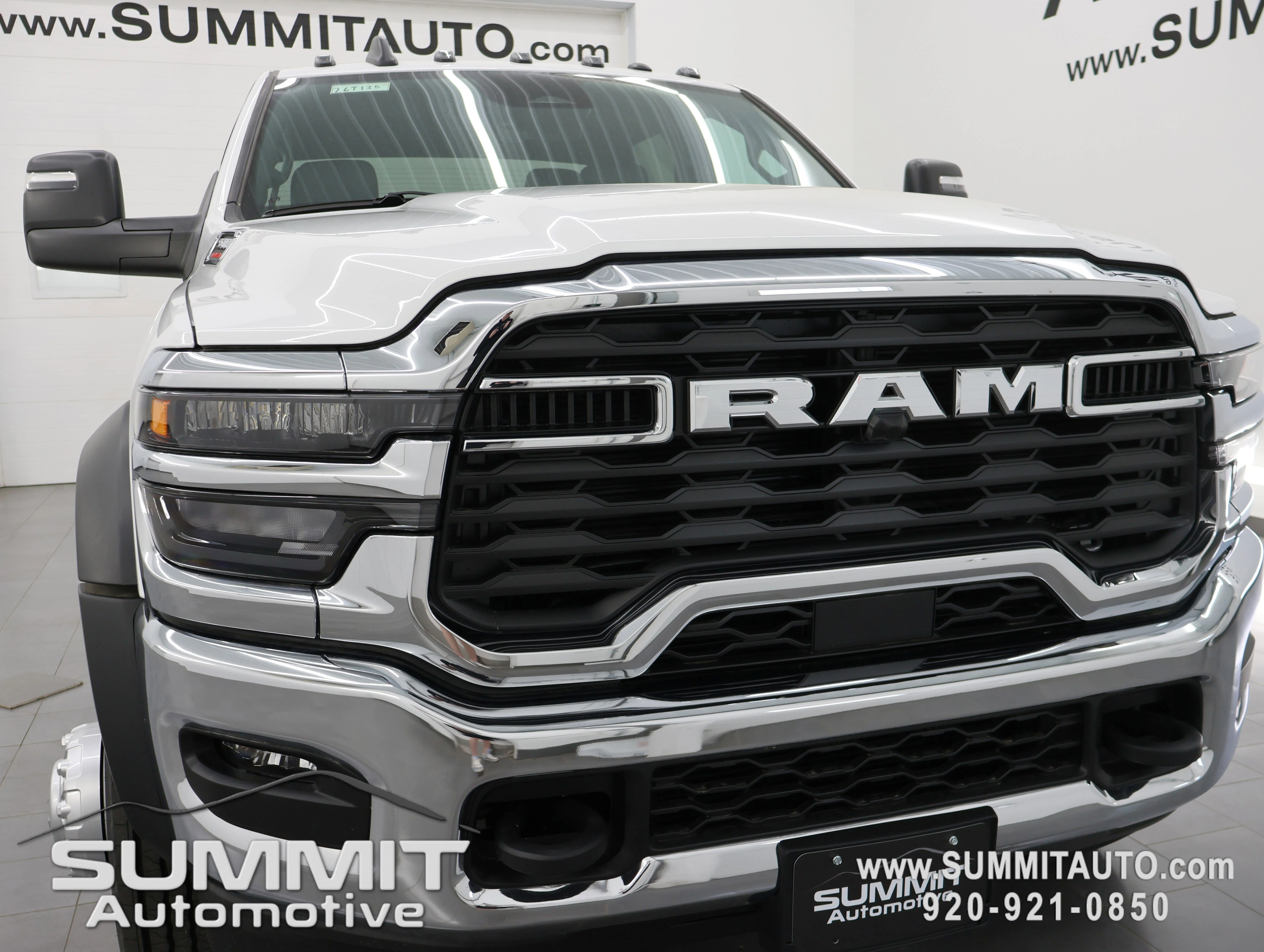 New 2026 Bright White Clearcoat RAM Tradesman image 21