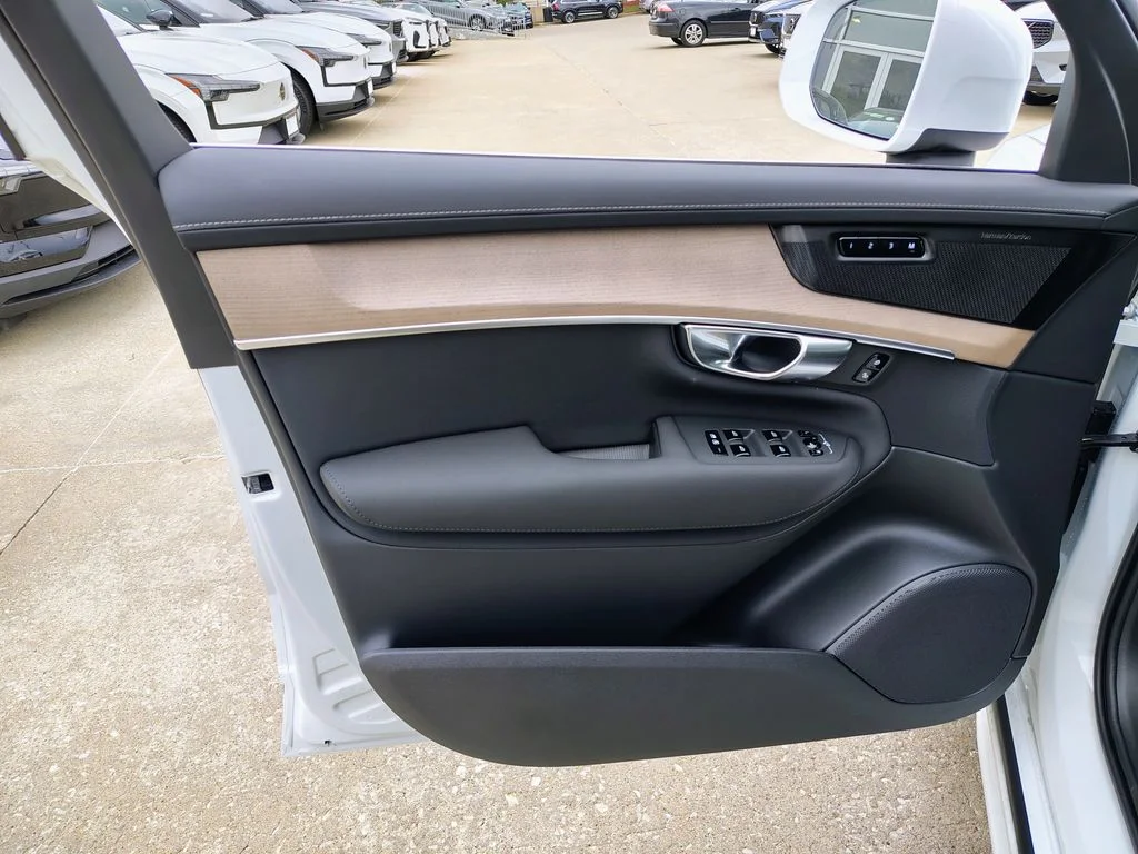 New 2026 Crystal White Volvo Plus image 10
