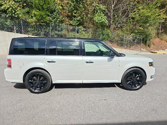 Used 2019 White Ford SEL image 2