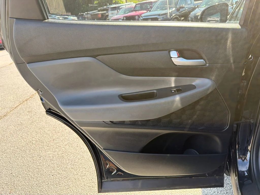 Used 2023 Black Hyundai SEL image 22
