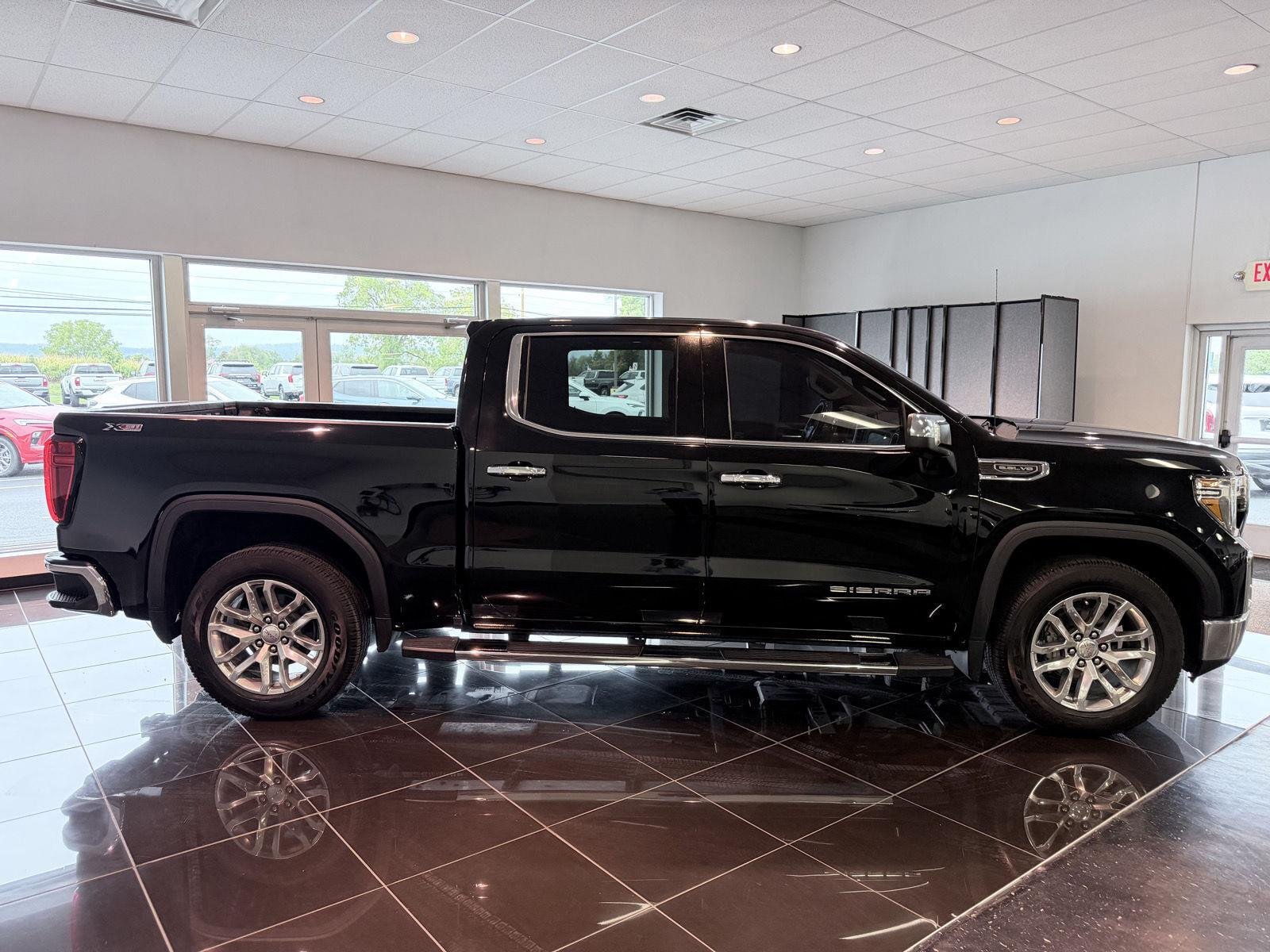 Used 2021 Onyx Black GMC SLT image 22