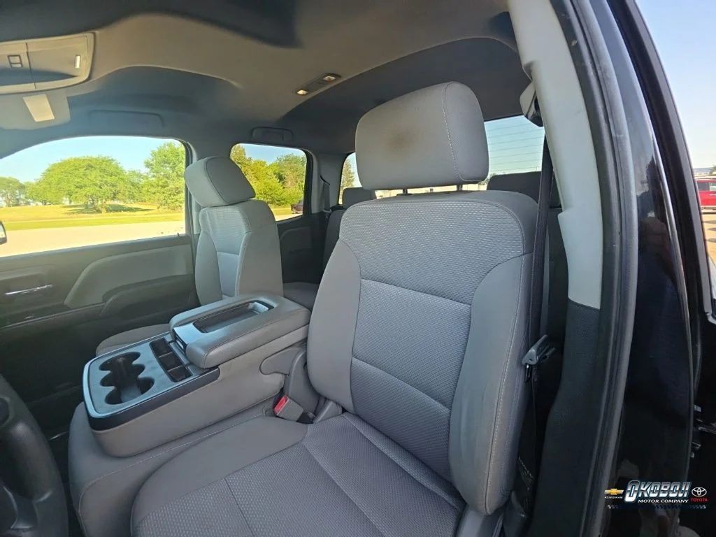 Used 2018 Black Chevrolet Custom image 17