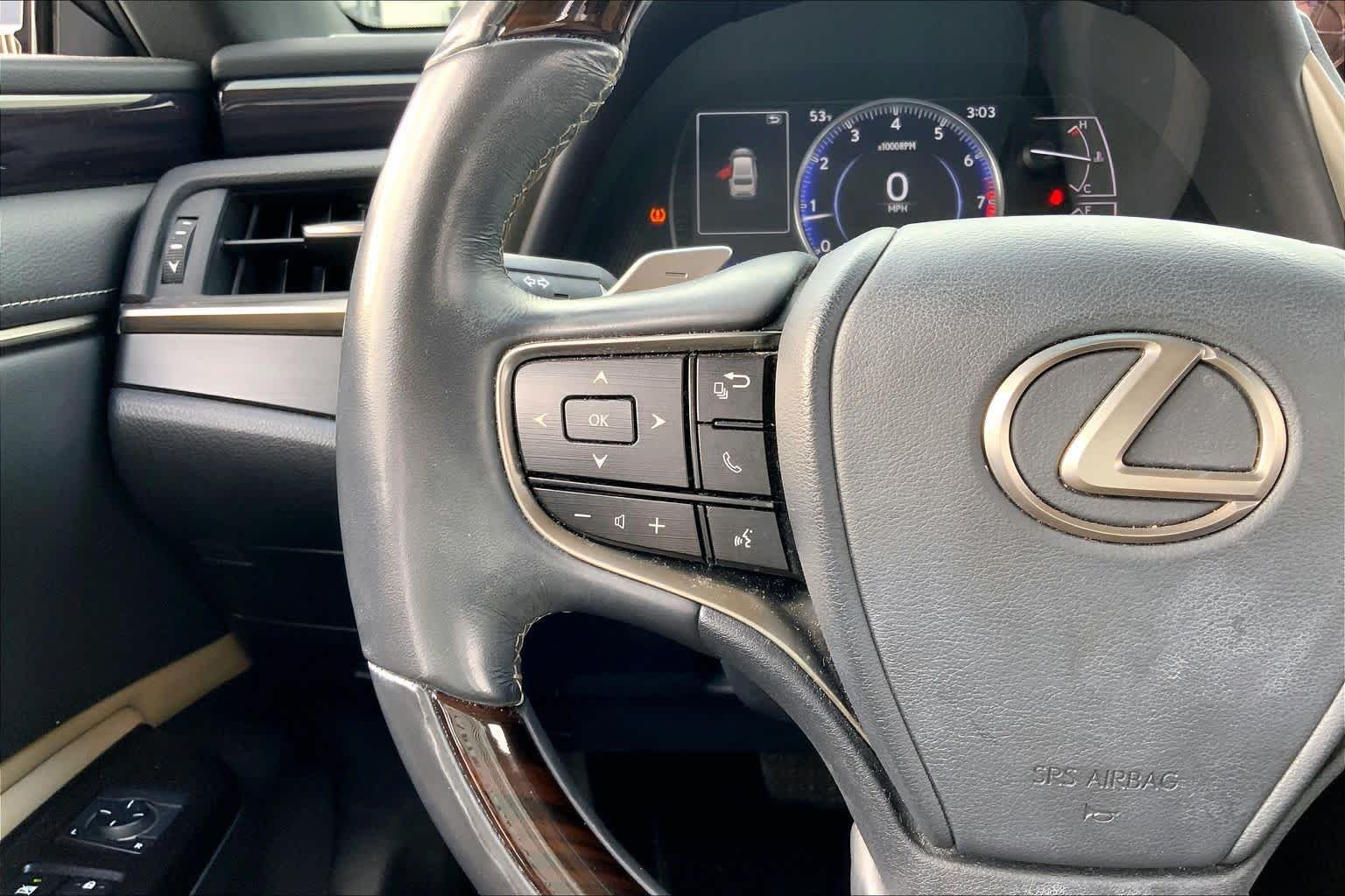 Used 2019 Sunlit Green Lexus  image 23