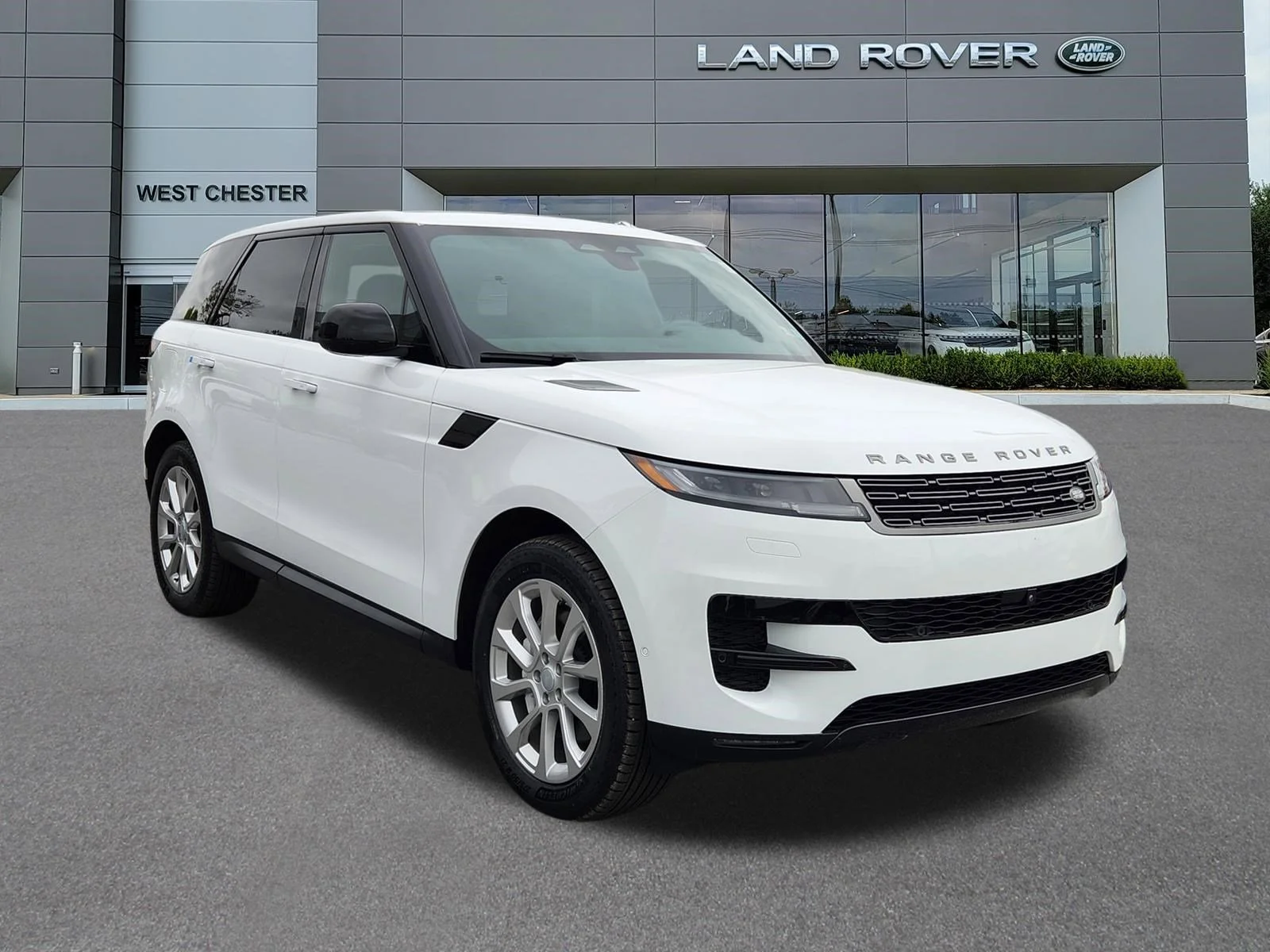 Certified Used 2024 Fuji White Land Rover SE image 2