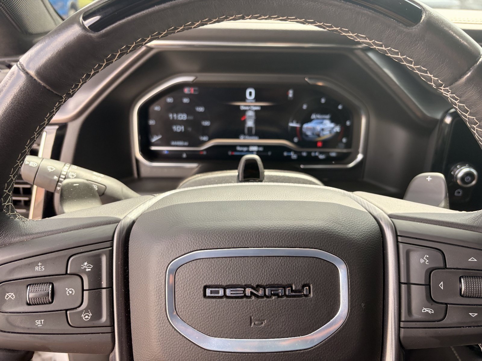 Used 2025 White Frost Tricoat GMC Denali Ultimate image 23