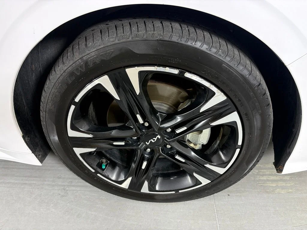 Used 2022 White Kia GT-Line image 10