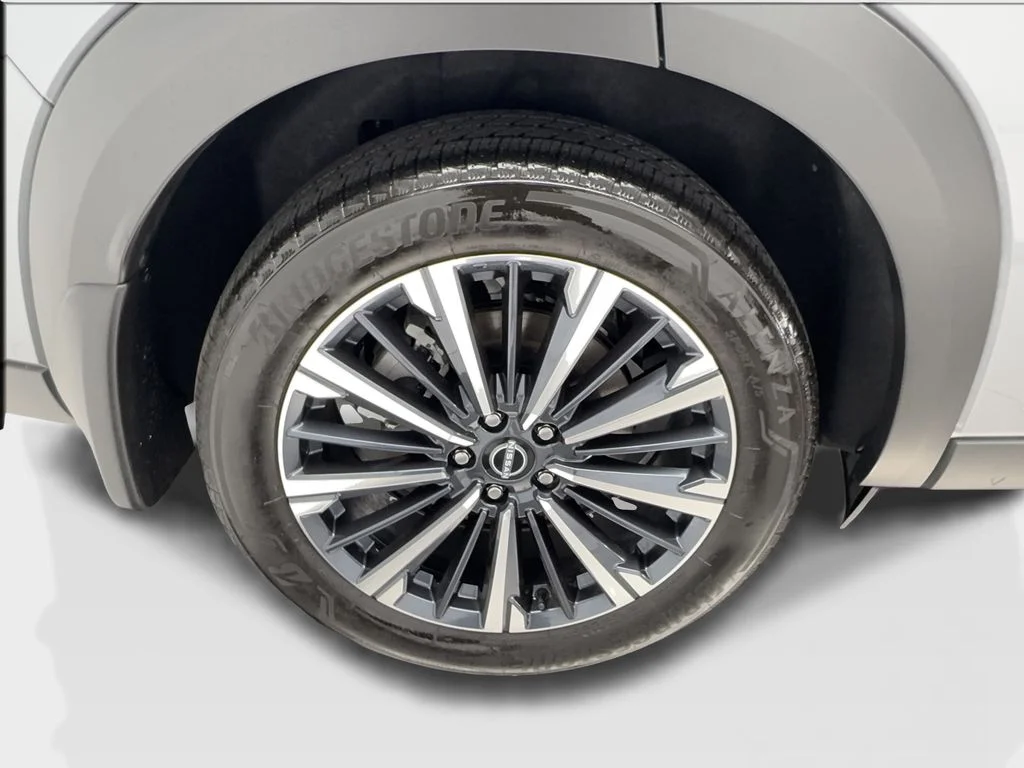 Used 2026 Gray Nissan Platinum image 17