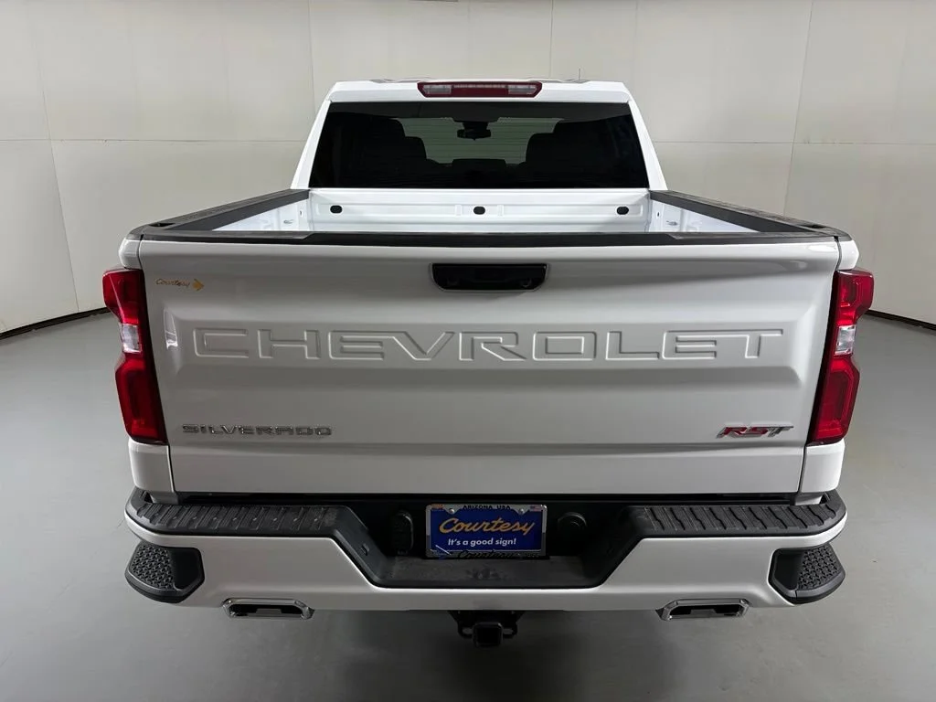 New 2026 Summit White Chevrolet RST image 8