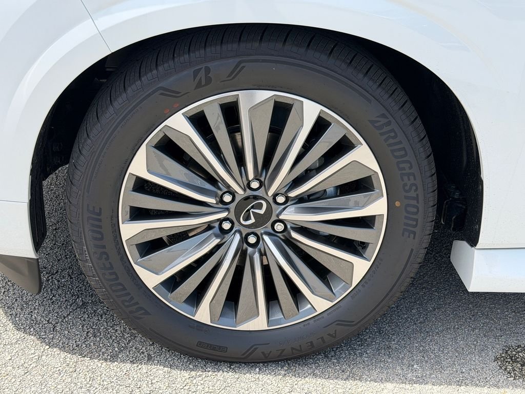 New 2027 RADIANT WHITE INFINITI Luxe 4WD image 11