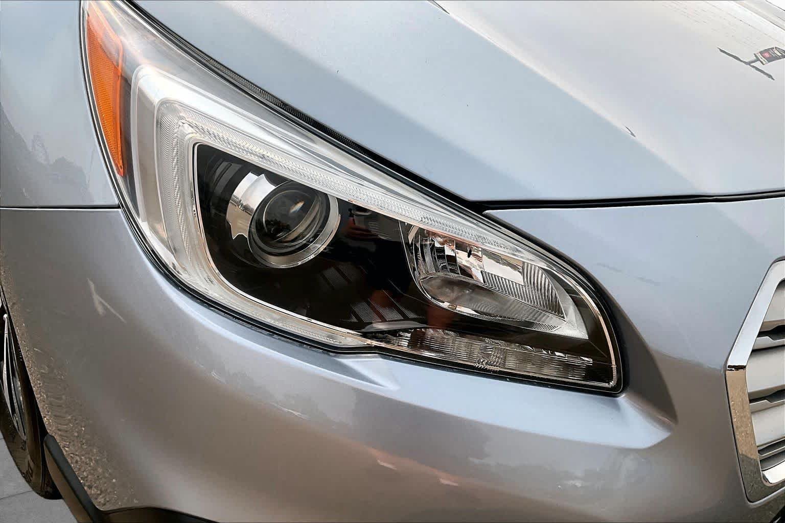 Used 2017 Ice Silver Metallic Subaru Limited image 27