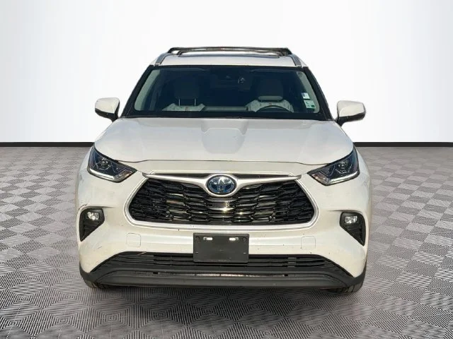 Used 2023 Beige Toyota Bronze Edition image 1
