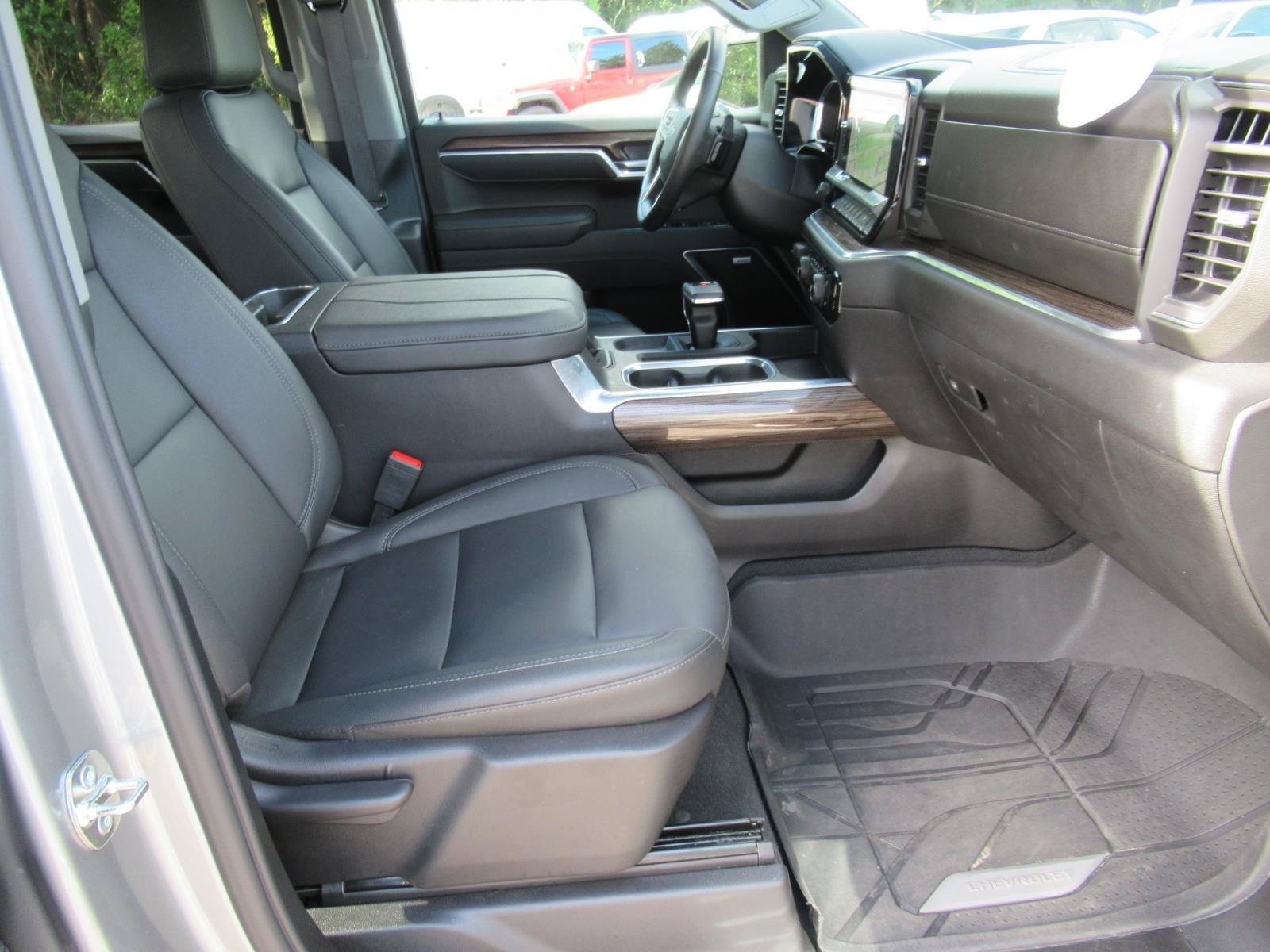 Used 2026 White Chevrolet RST image 9