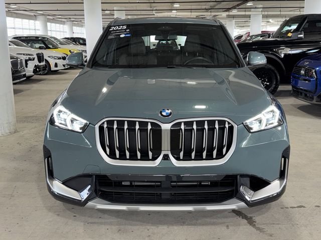 Certified Used 2025 Cape York Green Metallic BMW xDrive28i image 3