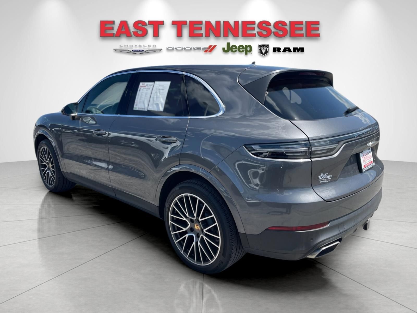 Used 2023  Porsche Base image 5