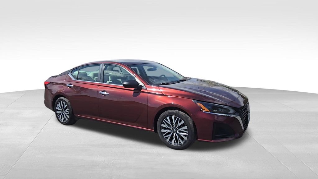 Used 2024 Nissan Altima SV with VIN 1N4BL4DV3RN323591 for sale in Lewistown, MT