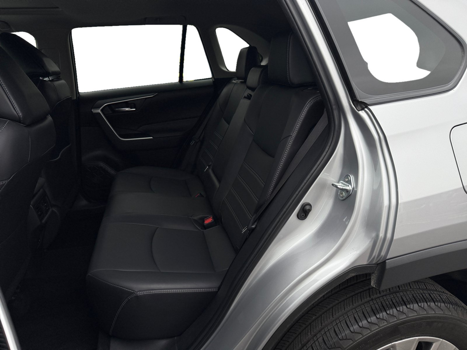 Used 2024 Silver Sky Metallic Toyota XLE Premium image 16