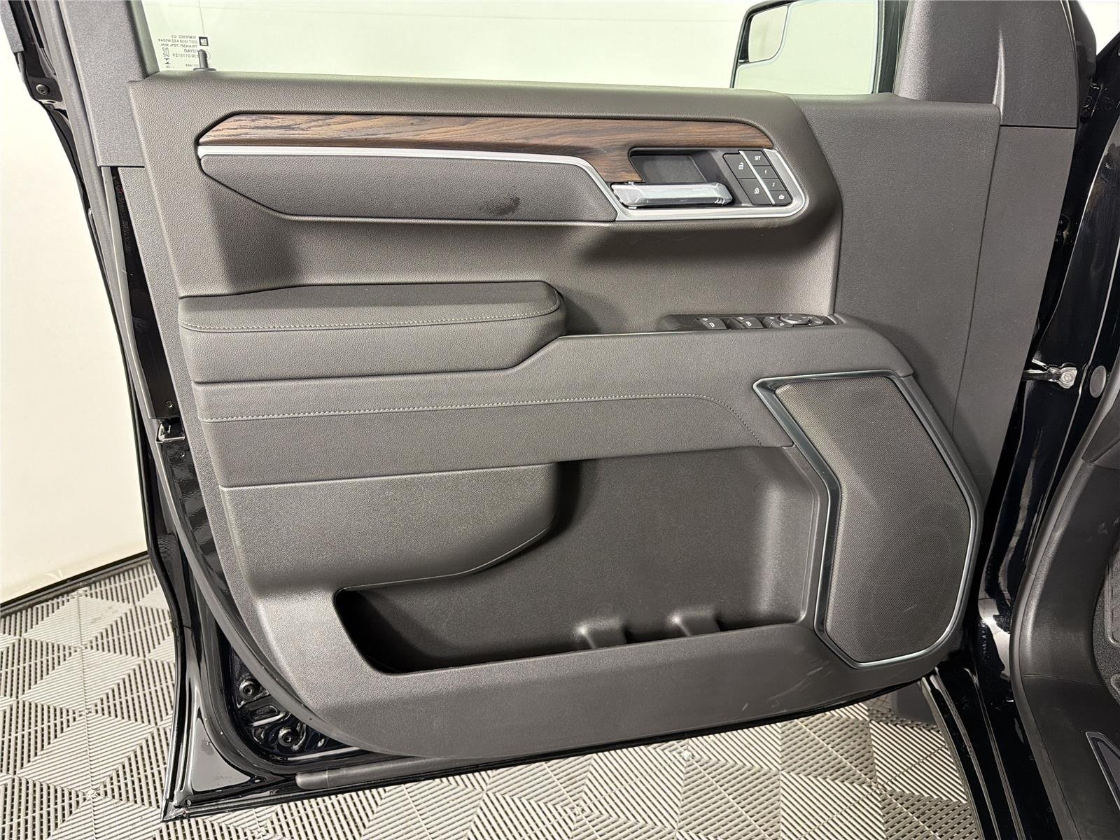 2026 GMC Sierra 1500 SLT - Photo 8