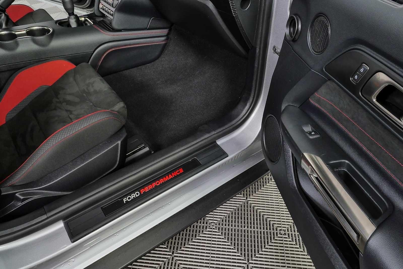 Used 2020 Iconic Silver Ford Shelby GT350R image 22