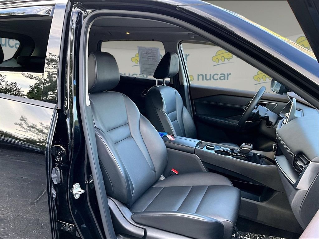 Used 2021 Super Black Nissan SV image 11