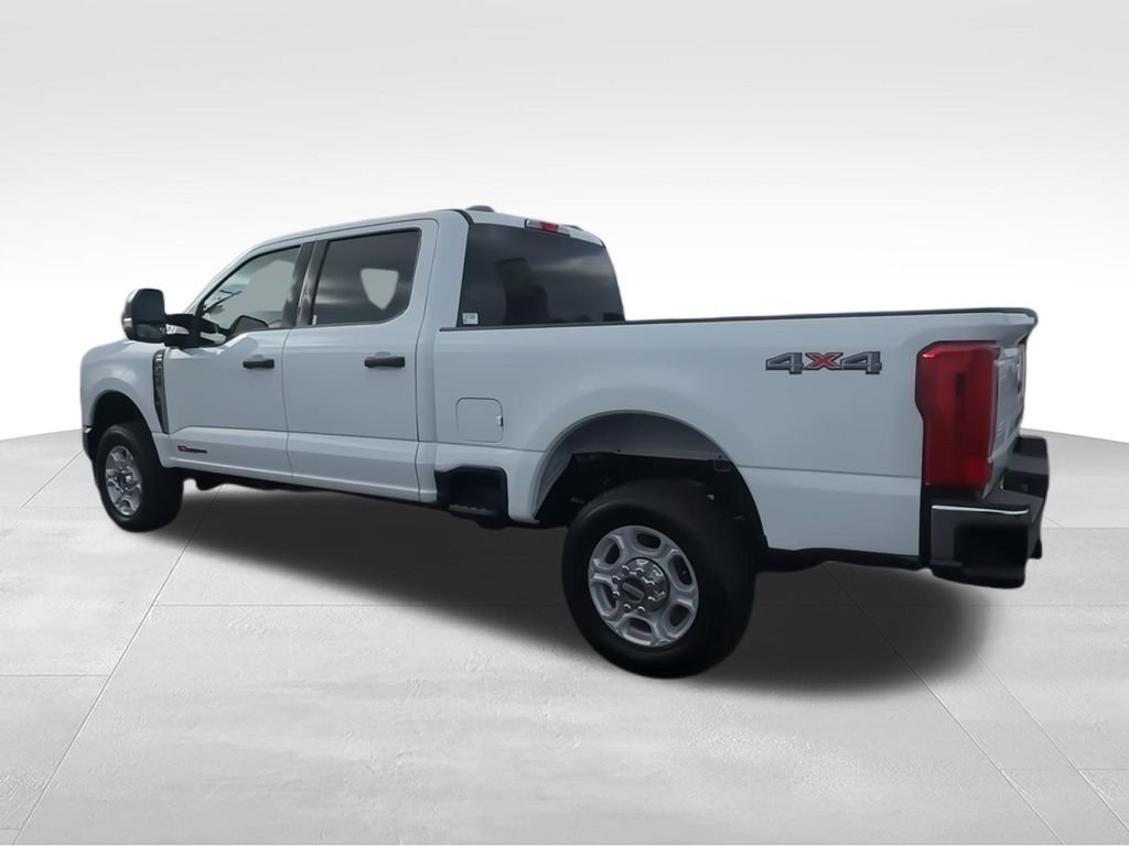 New 2026 Oxford White Ford F-250® XLT image 6