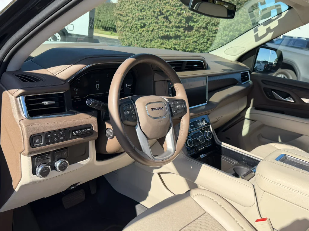 2023 GMC Yukon Denali - Photo 28