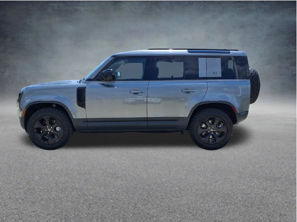 Used 2023 Black Land Rover SE image 4