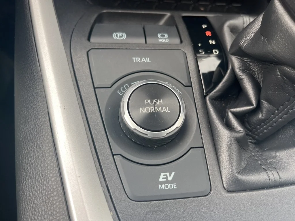 Used 2023 Silver Sky Metallic Toyota LE image 17