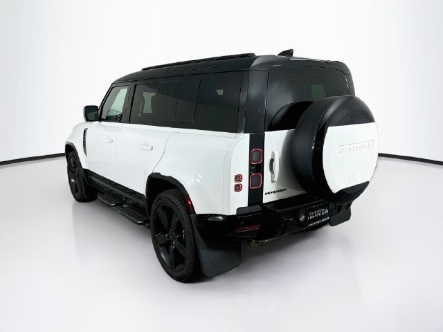 New 2026 White Land Rover X-Dynamic SE image 7